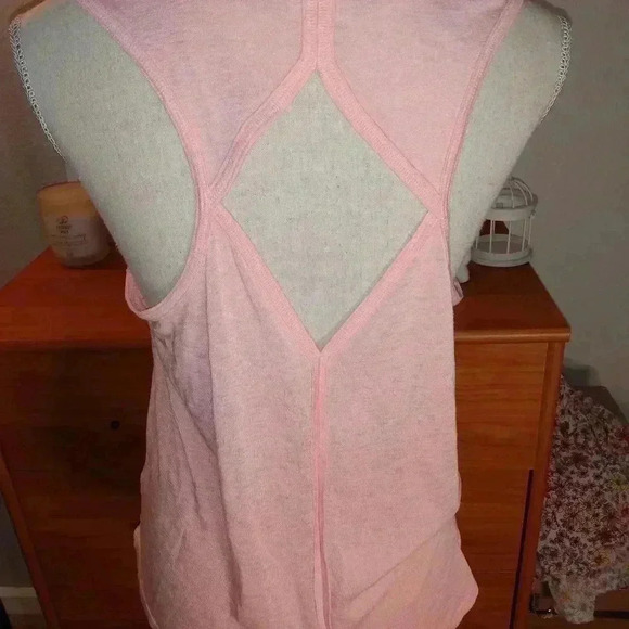 Athleta Womens Tank Top Shirt Sz M Breezy cut out sleeveless athletic - Picture 5 of 7